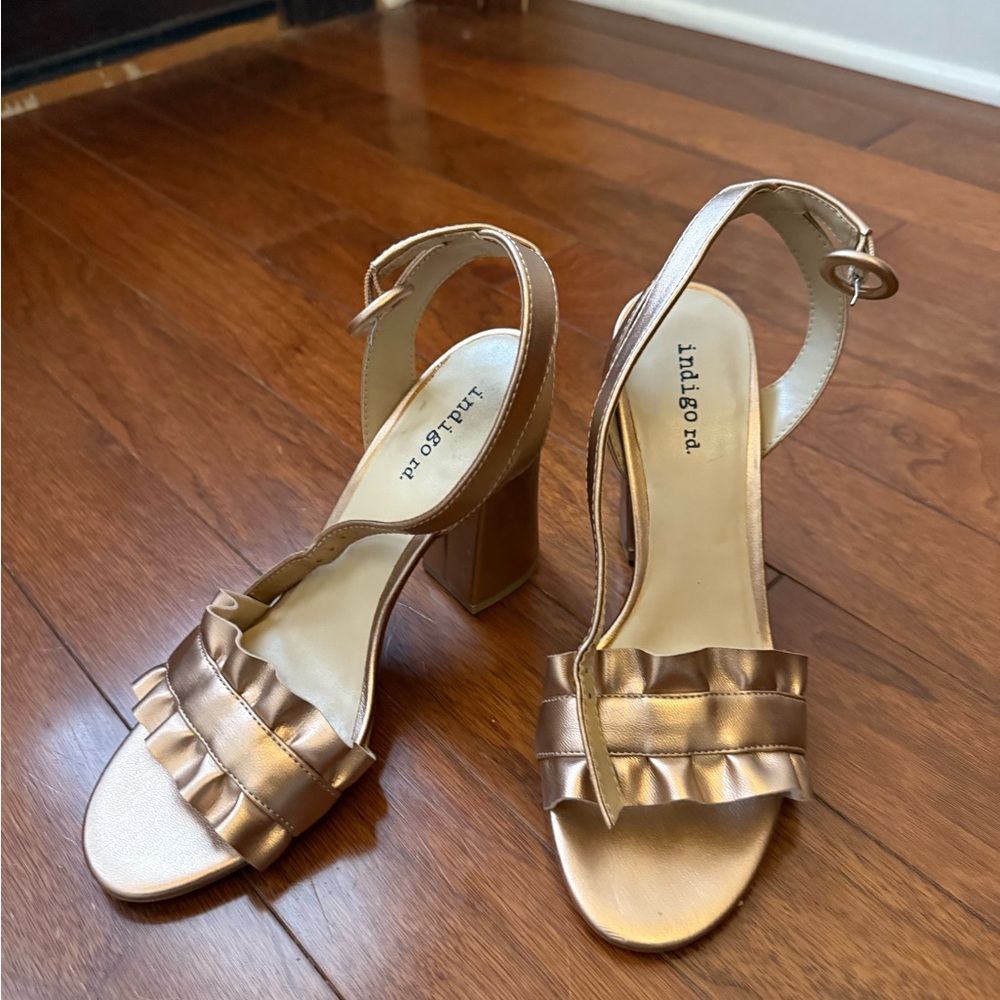 Indigo Rd Women's Rose Gold Metallic Heels/Sandals